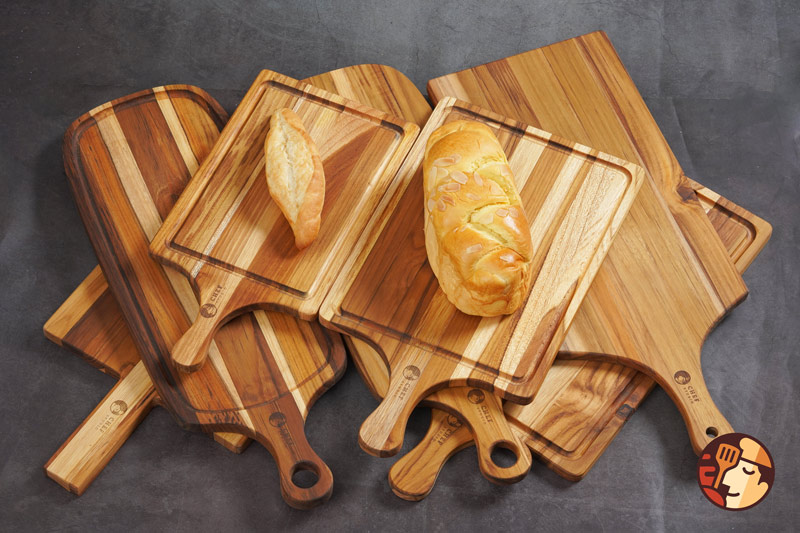 Thớt gỗ Teak Chef Studio hình chữ nhật có rãnh và tay cầm 55x35x1,4 cm