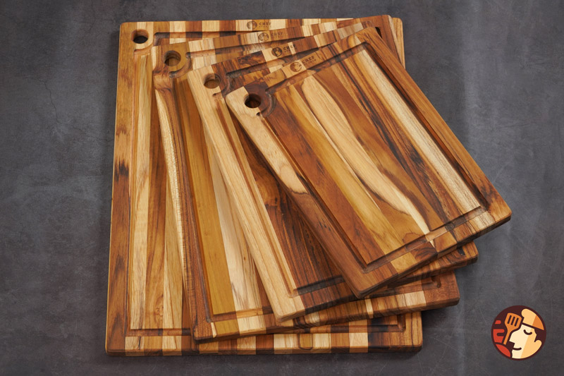 Thớt gỗ Teak Chef Studio hình chữ nhật có rãnh và lỗ treo