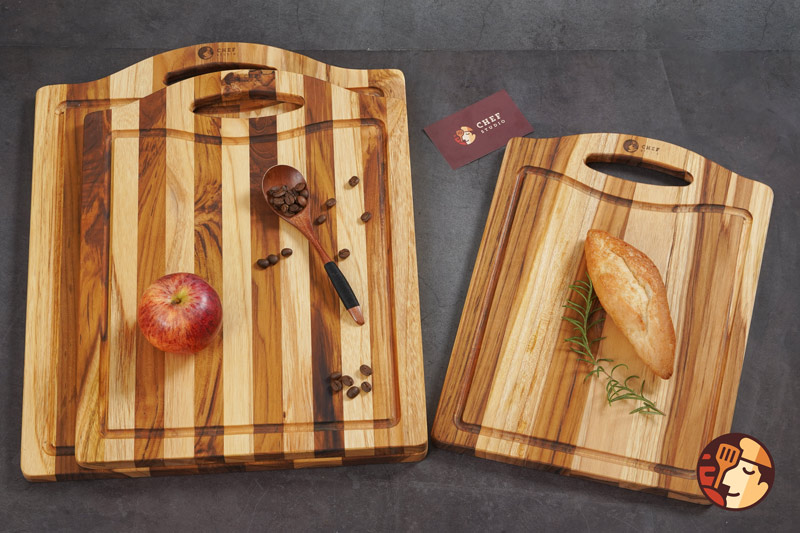 Thớt gỗ Teak Chef Studio hình chữ nhật có rãnh và tay nắm