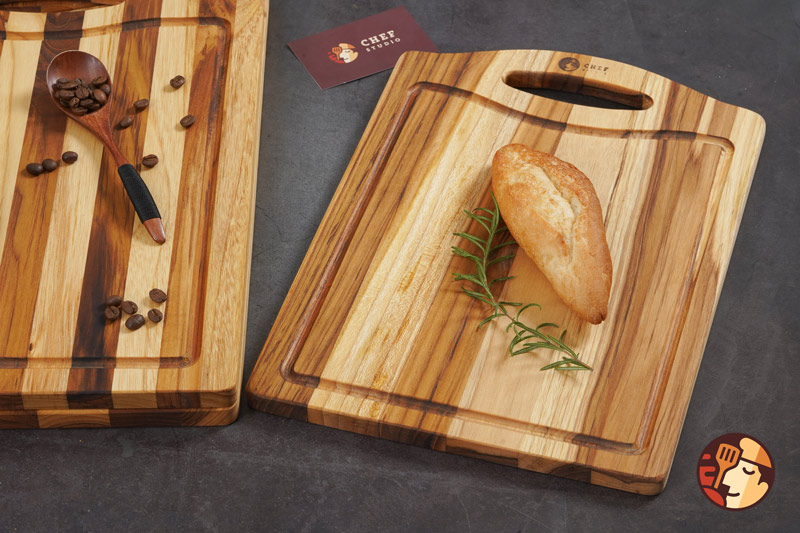 Thớt gỗ Teak Chef Studio hình chữ nhật có rãnh và tay nắm 35x25x1,4 cm