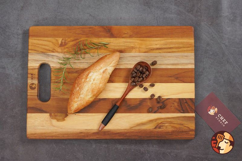 Thớt gỗ Teak Chef Studio hình chữ nhật có tay nắm 35x25x1,4 cm