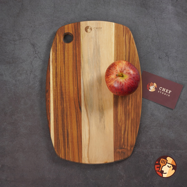 Thớt gỗ Teak Chef Studio hình oval có lỗ treo 30,5x20,5x1,4 cm