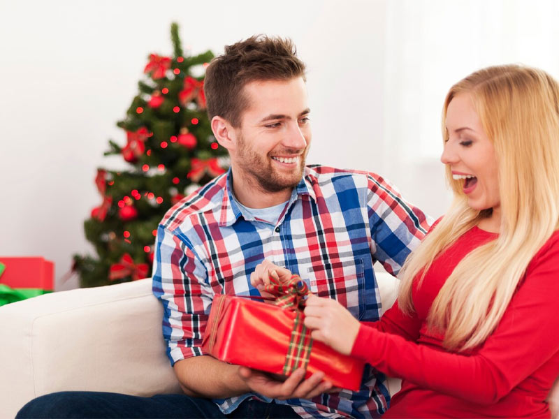 Tặng quà Giáng sinh cho bạn gái cần lưu ý gì