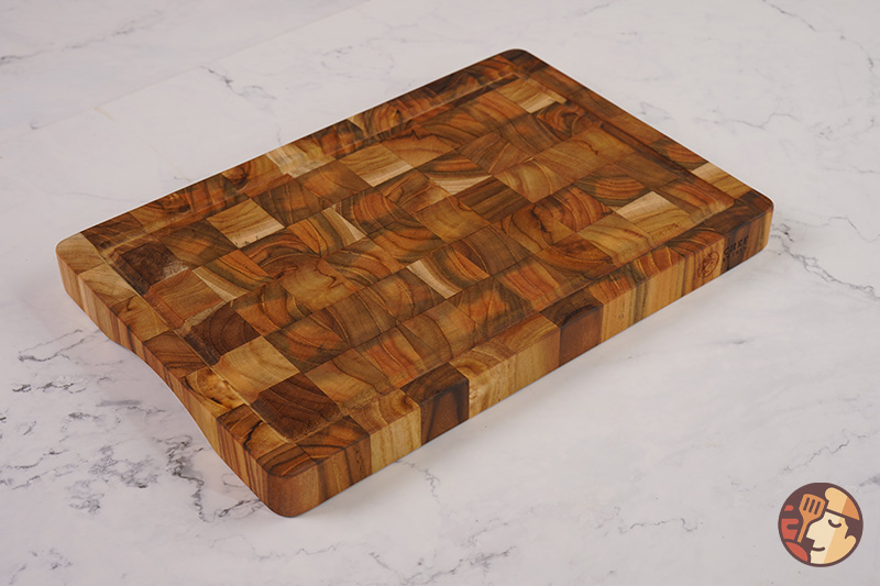 Với thiết kế sang trọng, độc đáo thớt gỗ Teak là món quà đặc biệt dành trong dịp tân gia 