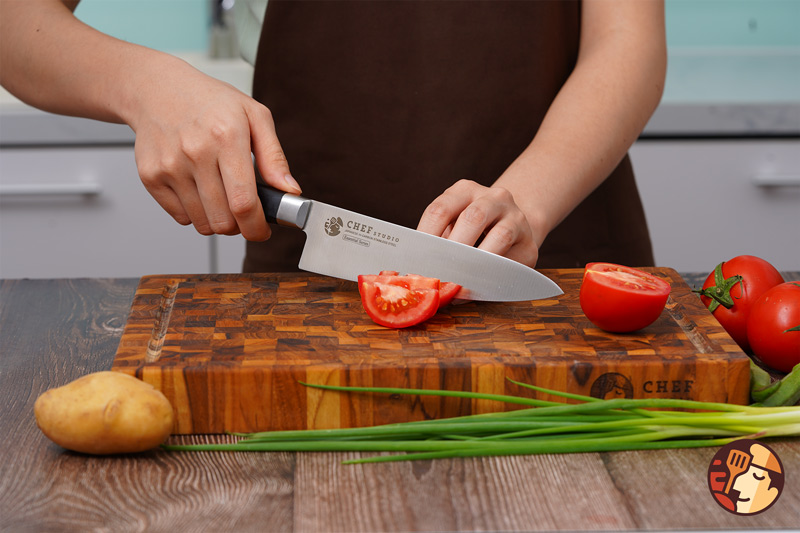 Lưỡi dao đầu bếp dài khoảng 18 - 20cm