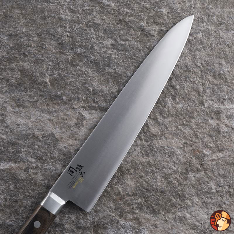 Dao Chef KAI Seki Magoroku Benifuji 27 cm có độ bền cao, phần lưỡi dao từ thép 8A sắc bén vượt trội